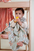Bild in Galerie-Betrachter laden, Limited Edition “Boo“ Lätzchen – Little and Hungry 2
