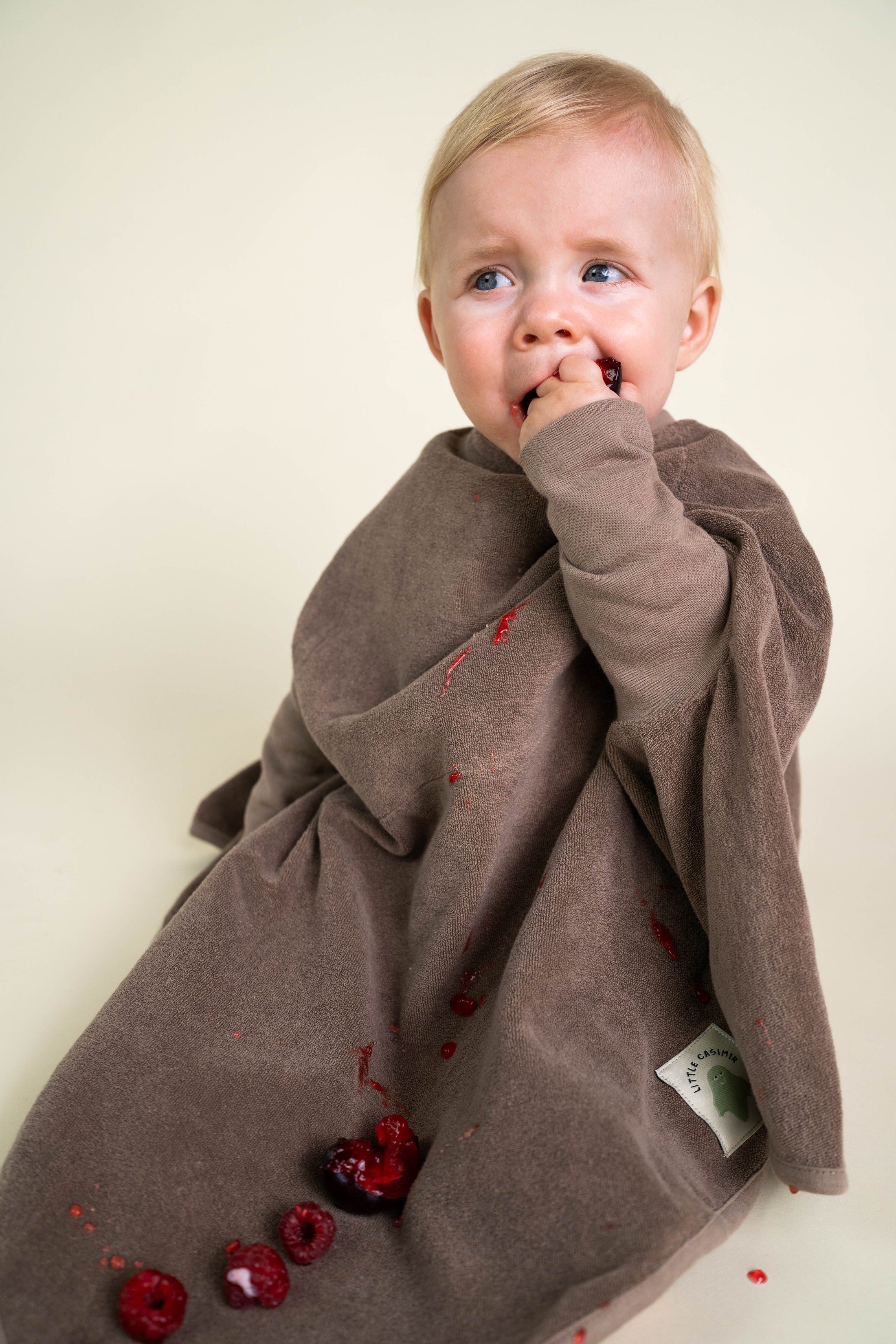 “Boo“ Lätzchen – Timeless Taupe