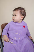 Bild in Galerie-Betrachter laden, Love EDITION Baby Kochs x Little Casimir - Light Lavender
