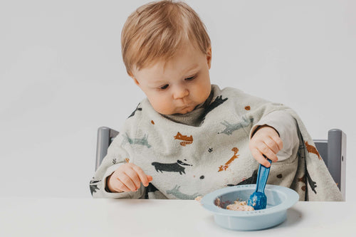 Hol dir jetzt das kuschelige Lätzchen für dein Kind!