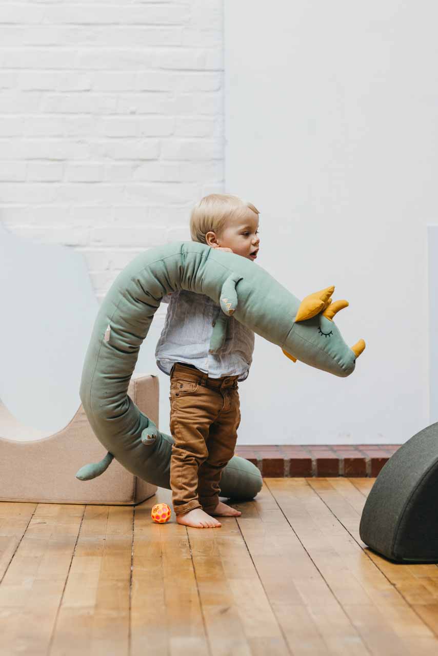 Bettschlange "Cuddle Buddy - Sage Saurus"